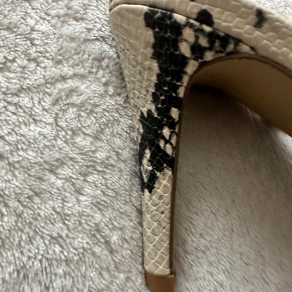 Brand new Steve Madden snake skin print sandals - Picture 5 of 5